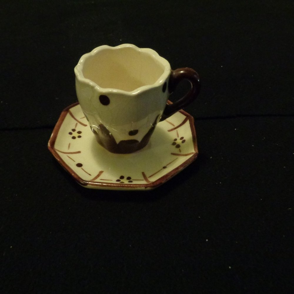 VINTAGE FAIRYCORE SM POTTERY TEACUP & SAUCER BROWN CREAM